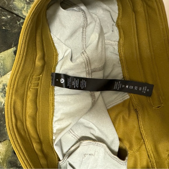 Lululemon Mens High Dive Auric Gold The T.H.E. Shorts 9” Linerless- Small - Picture 3 of 3